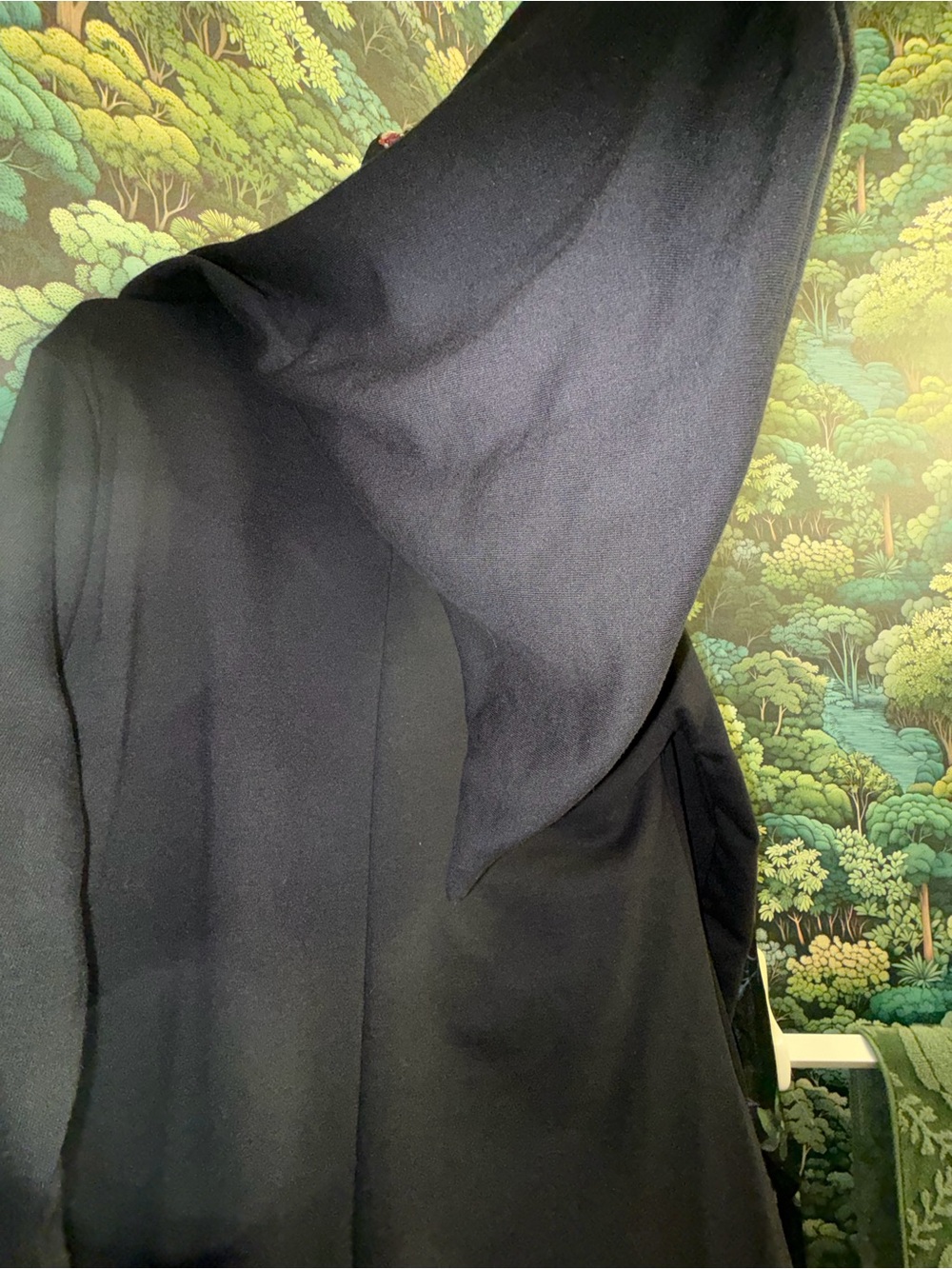 Harry Potter Hufflepuff Robe - Picture 8 of 9